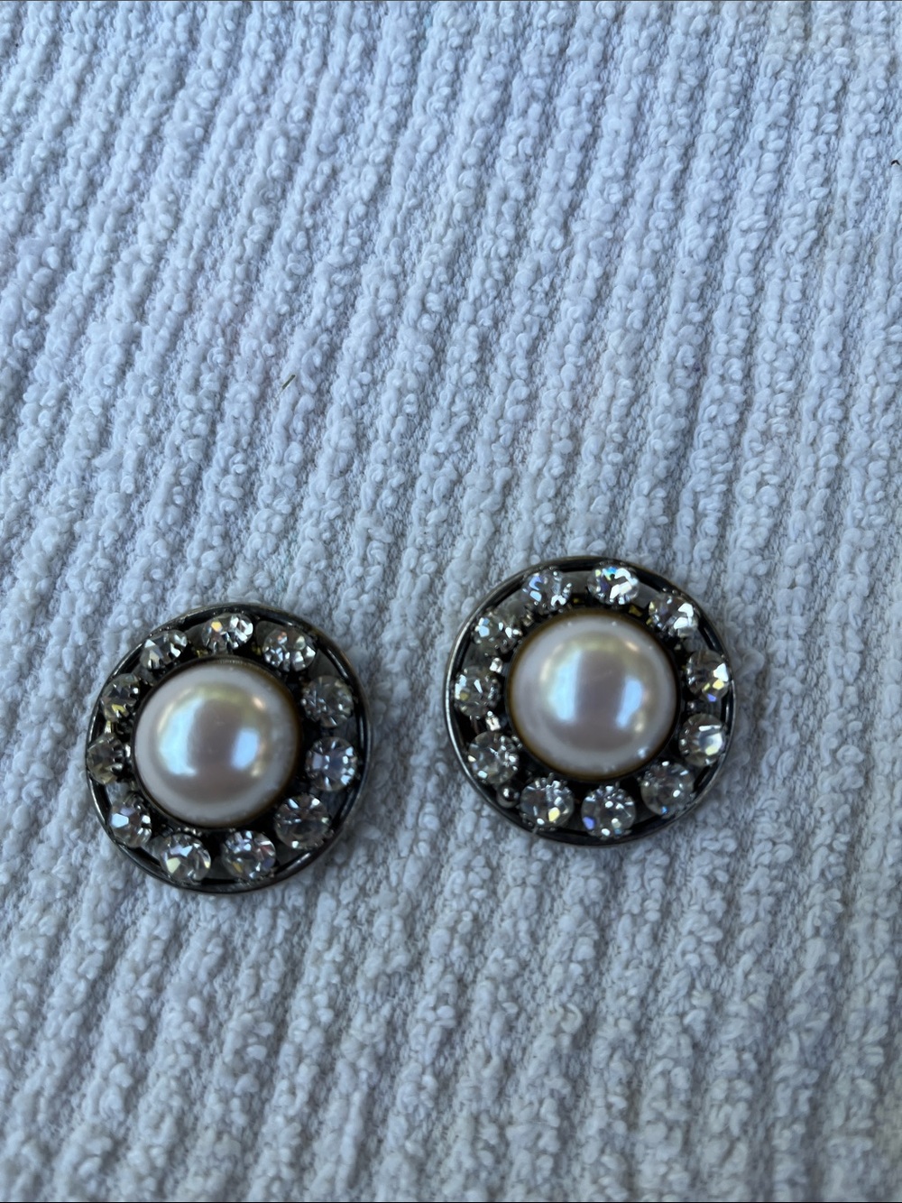 Vintage LES BERNARD Bernard Pearl & Rhinestone Glam Statement Clip-On Earrings